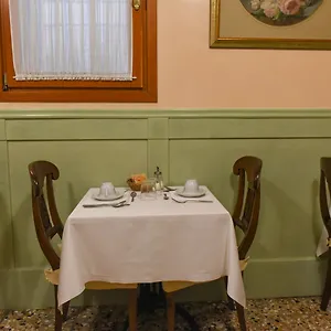 Palazzo Cendon Piano Antico 3*, Venecia Italia